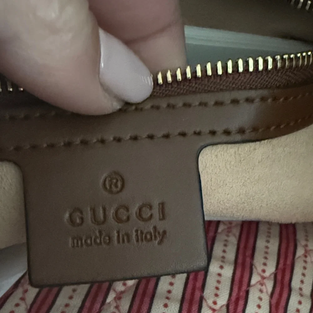 Gucci Beige GG Supreme Canvas Tote with Brown Leather Handles - Picture 2 of 5